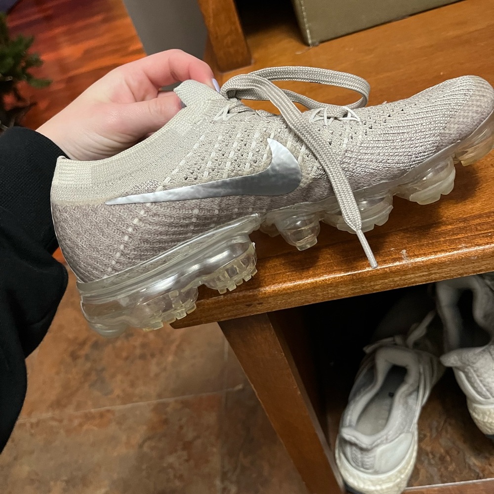 women’s nike vapormaxs.